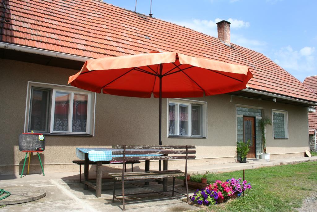 Vejminek U Drahusky Mcely Appartement Buitenkant foto