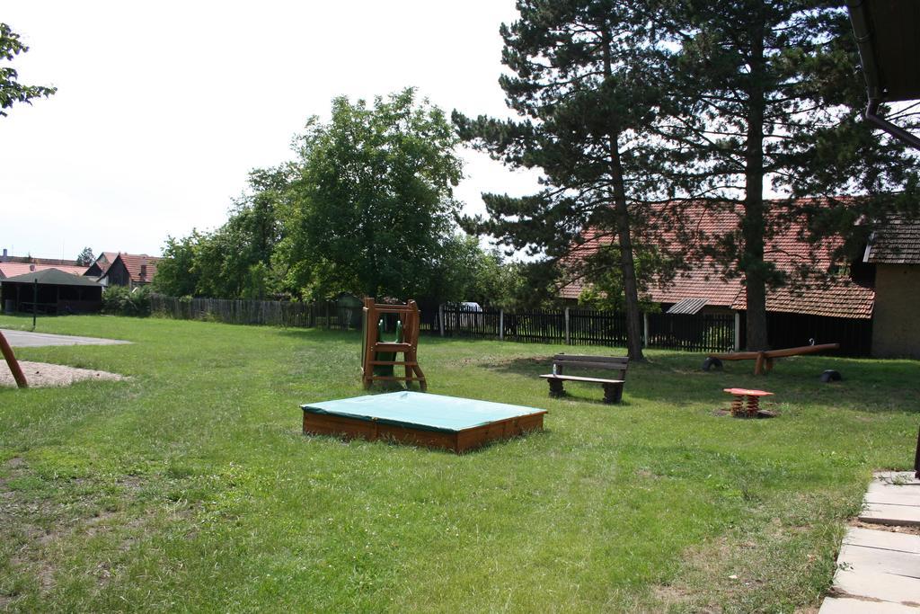 Vejminek U Drahusky Mcely Appartement Buitenkant foto
